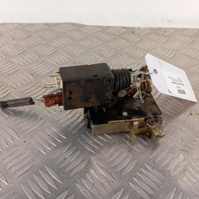 Serrure avant gauche PEUGEOT 106 Serrure avant gauche PEUGEOT 106