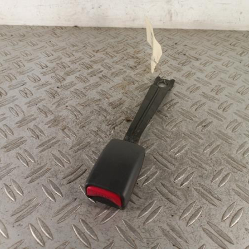 Attache ceinture avant droit TOYOTA YARIS 1