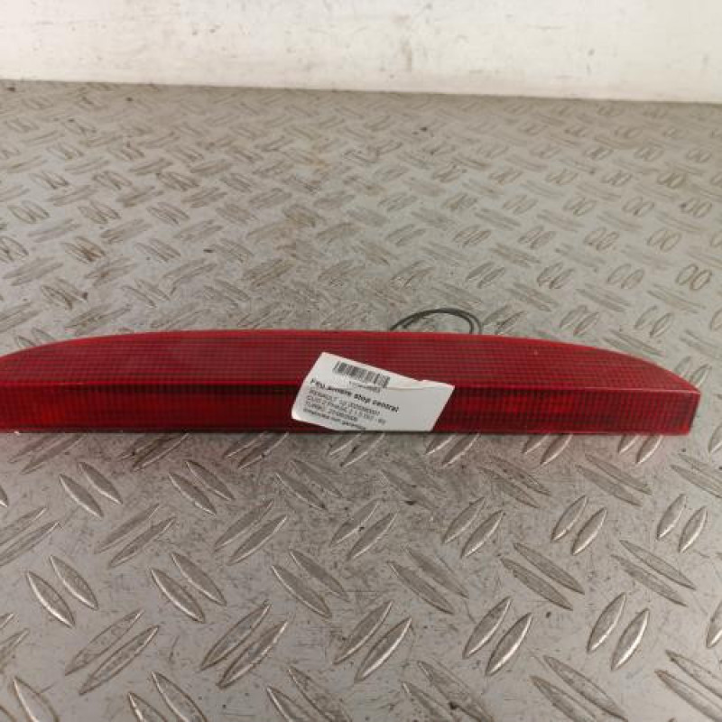 Feu arriere stop central RENAULT CLIO 2 Feu arriere stop central RENAULT CLIO 2