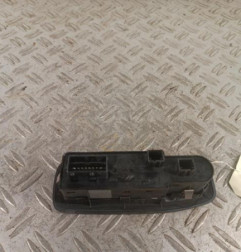 Interrupteur de leve vitre avant droit PEUGEOT 2008 1