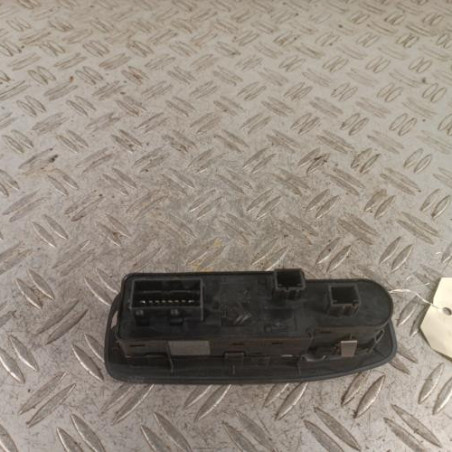 Interrupteur de leve vitre avant droit PEUGEOT 2008 1