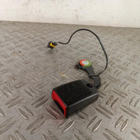 Attache ceinture arriere droit PEUGEOT 5008 1