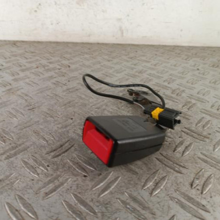 Attache ceinture arriere gauche PEUGEOT 5008 1
