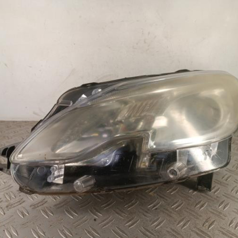 Optique avant principal gauche (feux)(phare) PEUGEOT 2008 1
