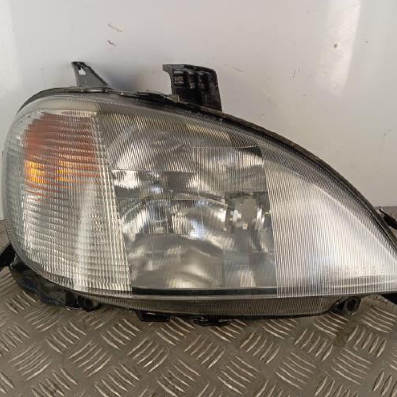 Optique avant principal droit (feux)(phare) MERCEDES CLASSE M 163