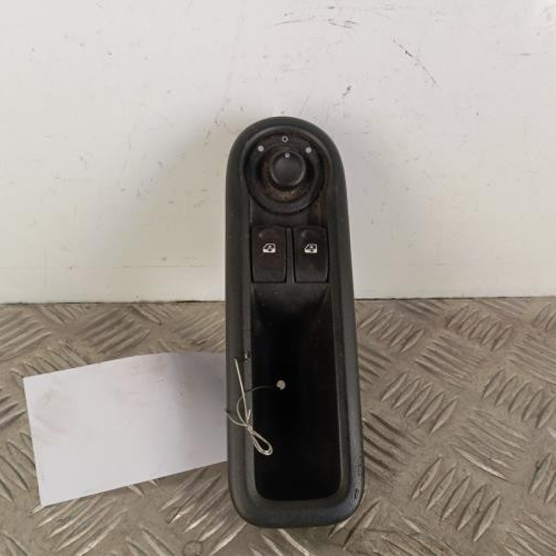 Interrupteur de leve vitre avant gauche RENAULT CLIO 3