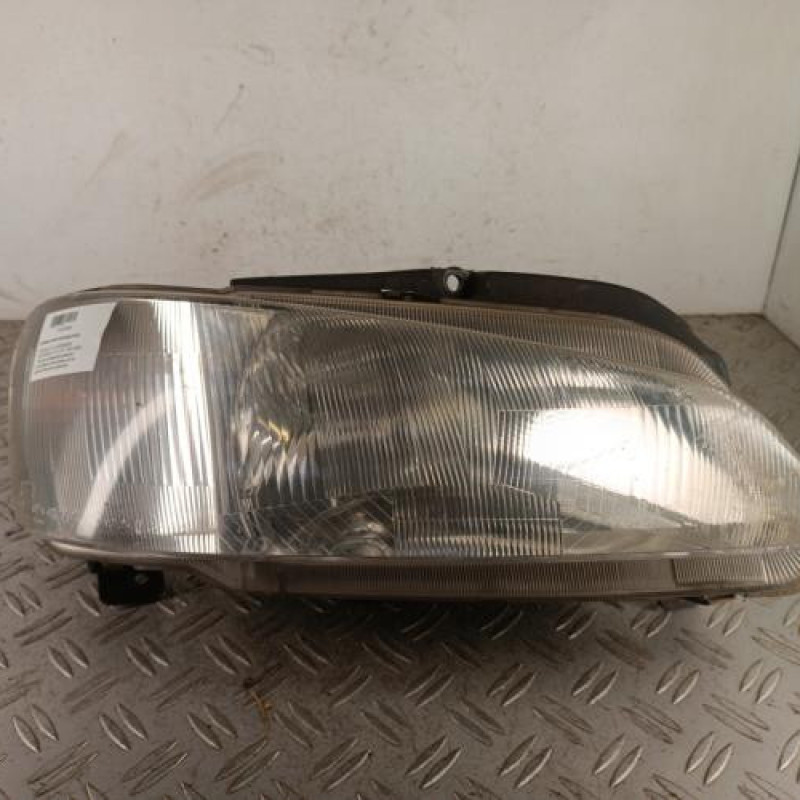 Optique avant principal droit (feux)(phare) PEUGEOT 106