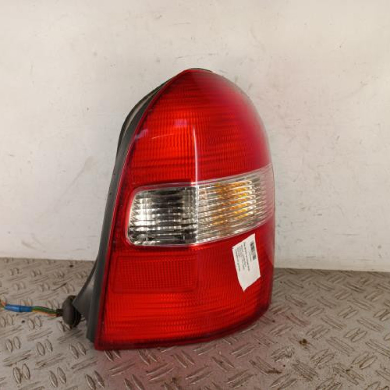 Feu arriere principal droit (feux) MAZDA 323 6 Feu arriere principal droit (feux) MAZDA 323 6