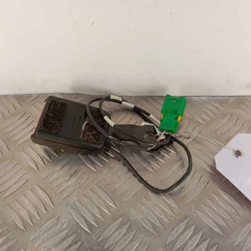 Attache ceinture avant gauche DACIA DUSTER 1