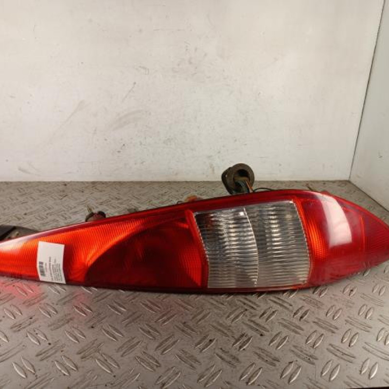 Feu arriere principal droit (feux) FORD MONDEO 2 Feu arriere principal droit (feux) FORD MONDEO 2