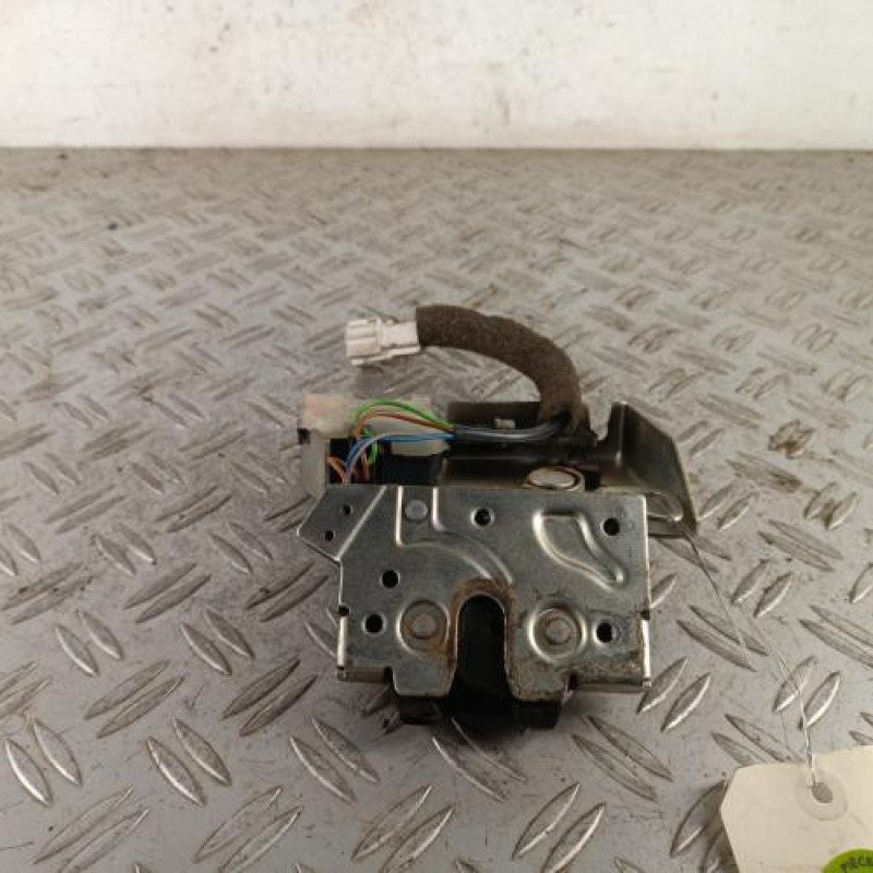 Serrure de hayon FORD MONDEO 2 Serrure de hayon FORD MONDEO 2