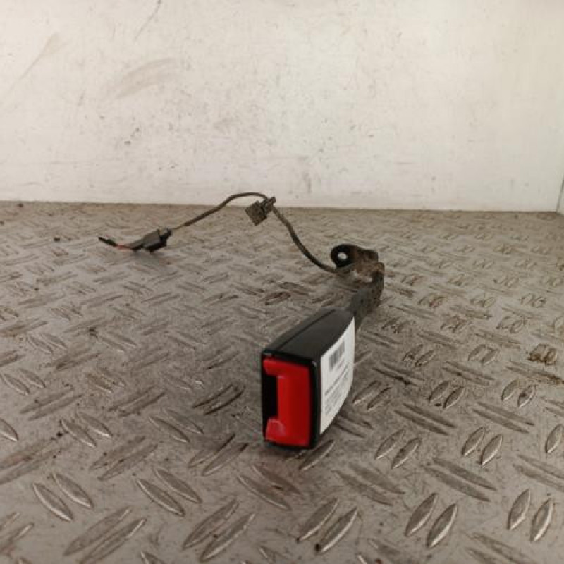 Attache ceinture avant gauche VOLKSWAGEN GOLF 6
