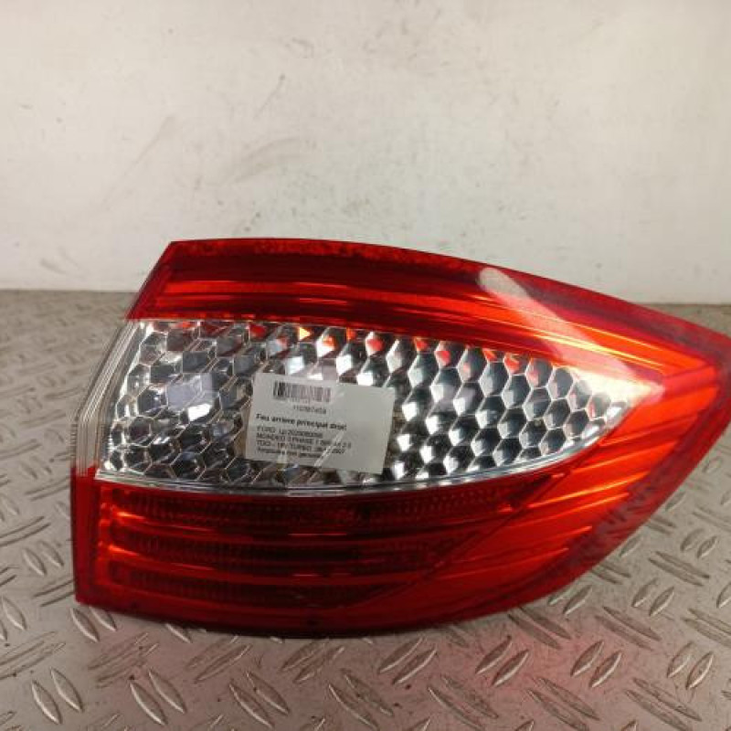 Feu arriere principal droit (feux) FORD MONDEO 3 Feu arriere principal droit (feux) FORD MONDEO 3