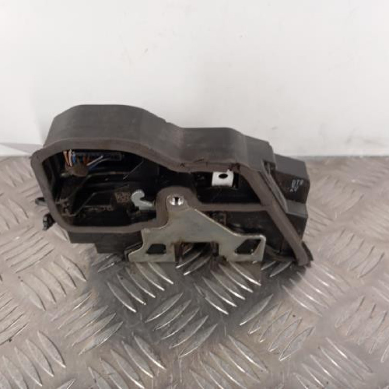 Serrure avant droit BMW SERIE 1 E81 Serrure avant droit BMW SERIE 1 E81