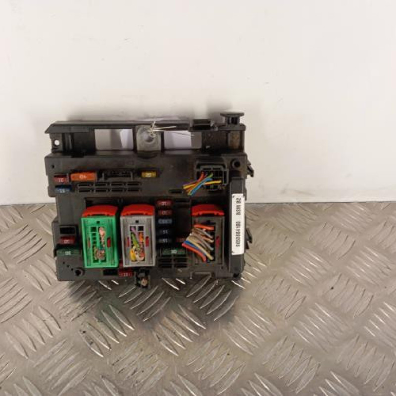 Boitier servitude moteur (BSM) PEUGEOT 206 Boitier servitude moteur (BSM) PEUGEOT 206