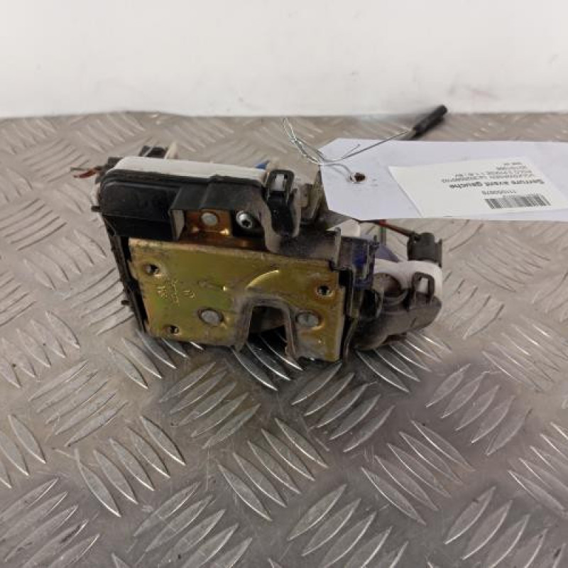 Serrure avant gauche VOLKSWAGEN POLO 3 Serrure avant gauche VOLKSWAGEN POLO 3