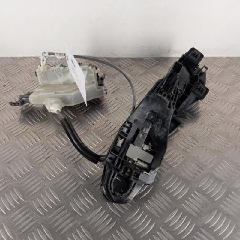 Serrure arriere droit PEUGEOT 208 2