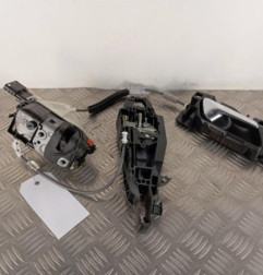 Serrure arriere droit PEUGEOT 208 2