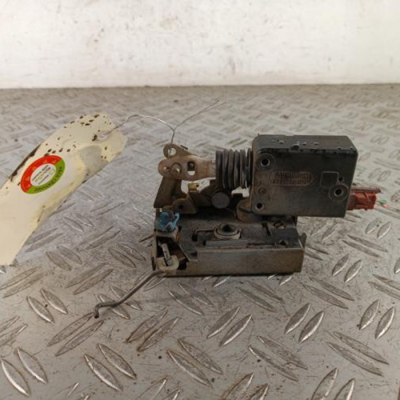 Serrure avant droit CITROEN SAXO