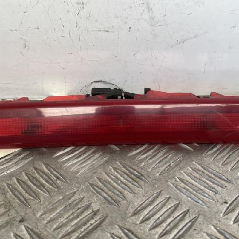 Feu arriere stop central RENAULT CLIO 3 Feu arriere stop central RENAULT CLIO 3