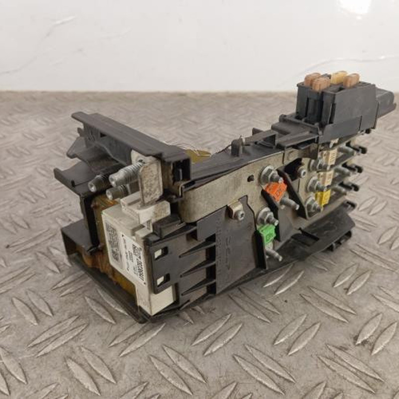 Porte fusible PEUGEOT 5008 1