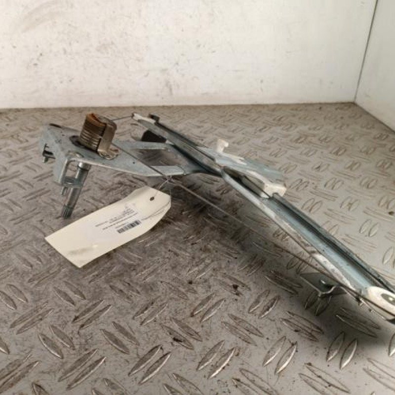 Leve vitre mecanique arriere droit DACIA SANDERO 1