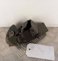 Attache ceinture arriere droit RENAULT CLIO 2