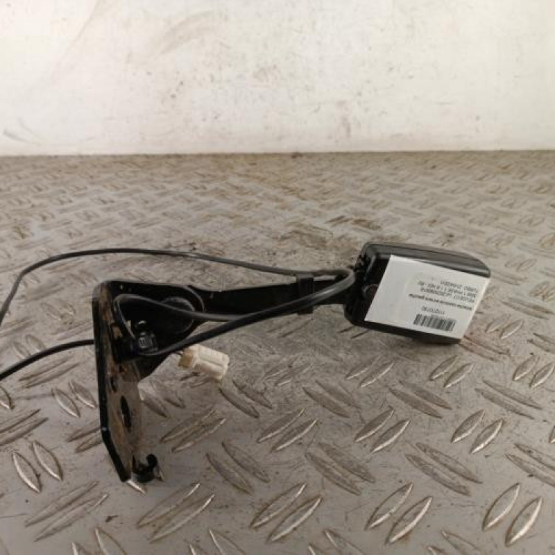 Attache ceinture arriere gauche PEUGEOT 3008 1