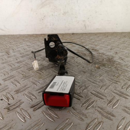 Attache ceinture arriere gauche PEUGEOT 3008 1