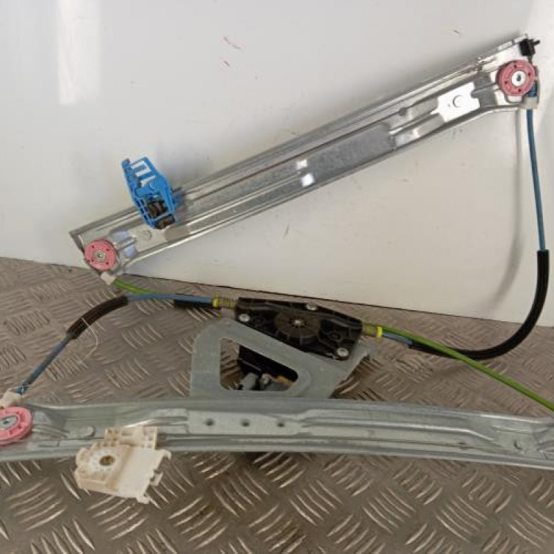 Leve vitre electrique avant droit PEUGEOT 208 1