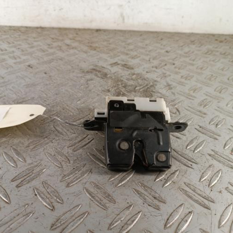 Serrure de hayon RENAULT CLIO 3 Serrure de hayon RENAULT CLIO 3