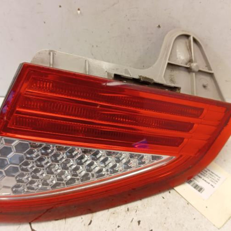 Feu arriere secondaire droit (feux) FORD MONDEO 3 Feu arriere secondaire droit (feux) FORD MONDEO 3