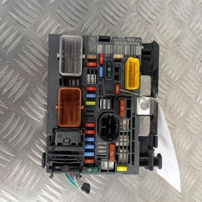 Boitier servitude moteur (BSM) PEUGEOT 807 Boitier servitude moteur (BSM) PEUGEOT 807