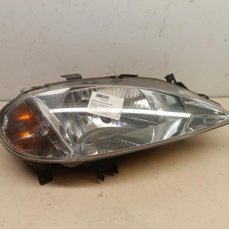 Optique avant principal droit (feux)(phare) RENAULT MEGANE 1