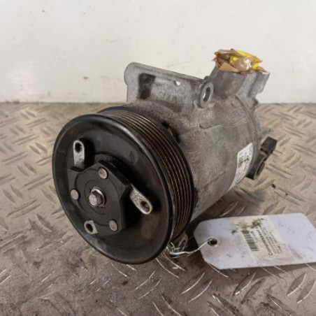Compresseur clim VOLKSWAGEN POLO 5 Photo n°1
