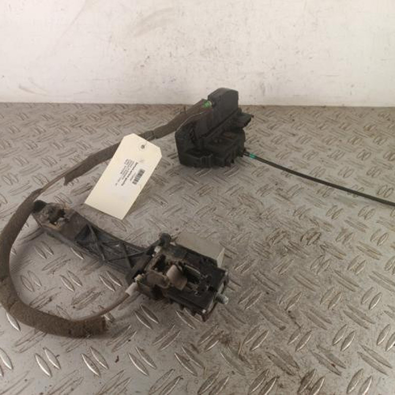 Serrure arriere gauche NISSAN QASHQAI 1