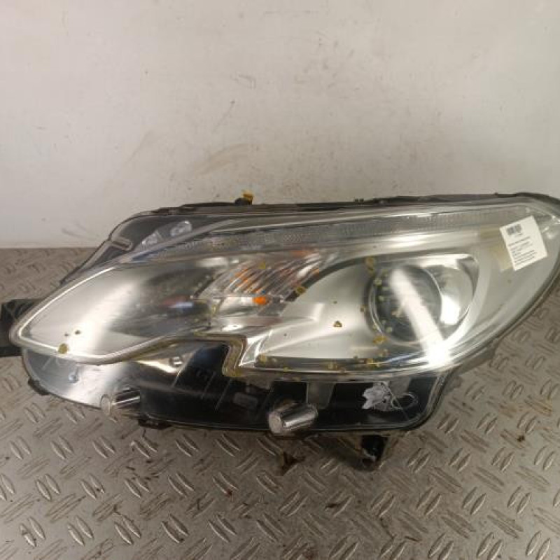 Optique avant principal gauche (feux)(phare) PEUGEOT 2008 1