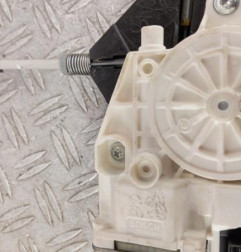 Leve vitre electrique avant gauche VOLKSWAGEN CADDY 4 Photo n°4