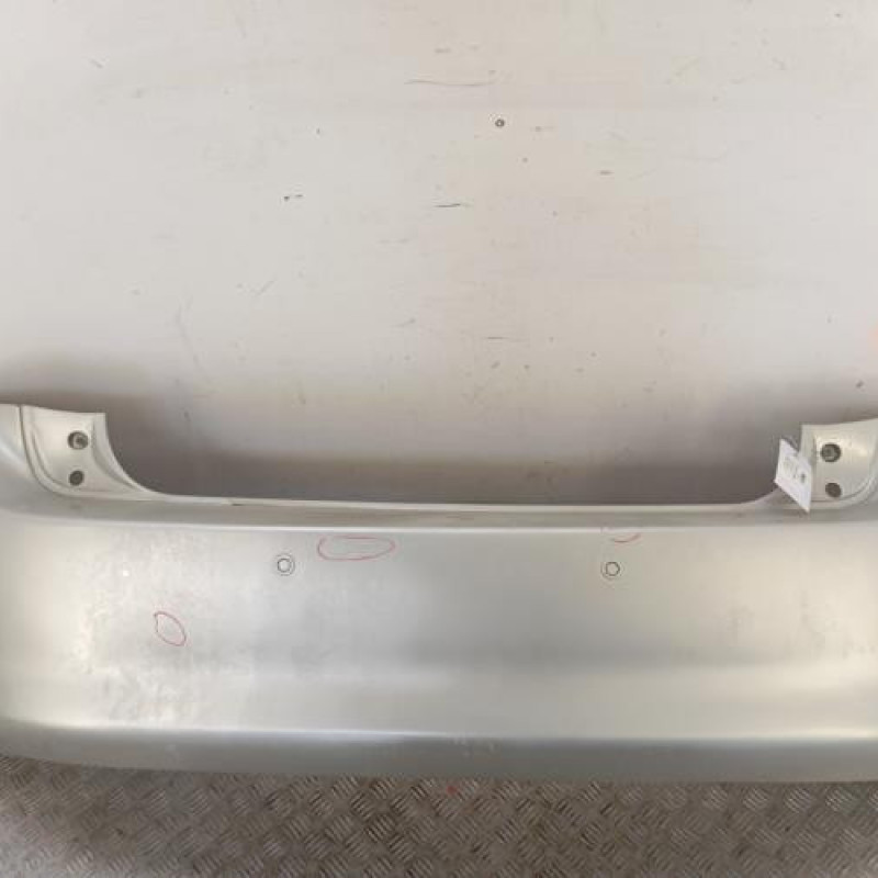 Pare choc arriere TOYOTA AURIS 1