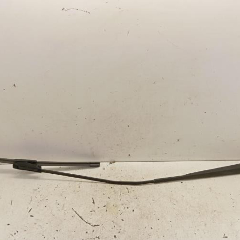 Bras essuie glace avant droit RENAULT CLIO 3 Bras essuie glace avant droit RENAULT CLIO 3