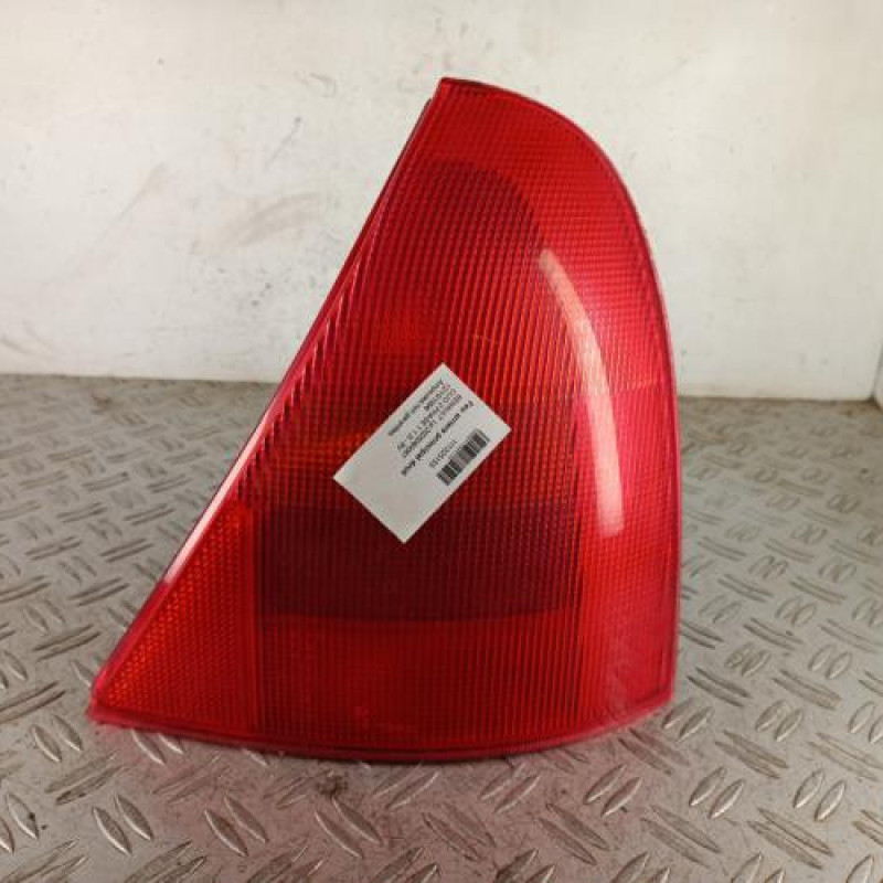 Feu arriere principal droit (feux) RENAULT CLIO 2 Feu arriere principal droit (feux) RENAULT CLIO 2