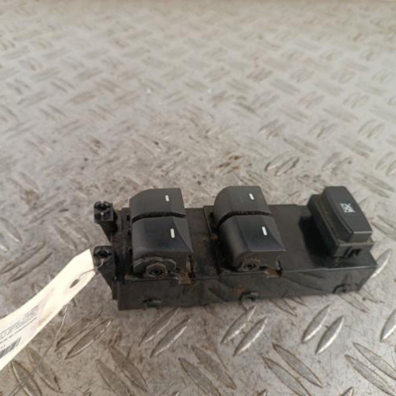 Interrupteur de leve vitre avant gauche HYUNDAI I 30 2