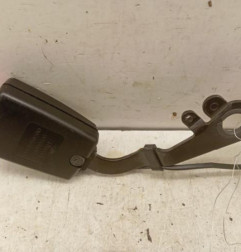 Attache ceinture arriere gauche PEUGEOT 5008 1