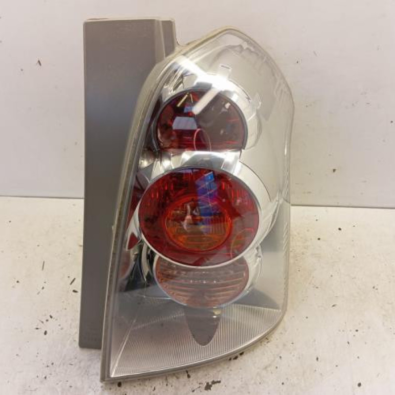 Feu arriere principal droit (feux) TOYOTA COROLLA VERSO 2