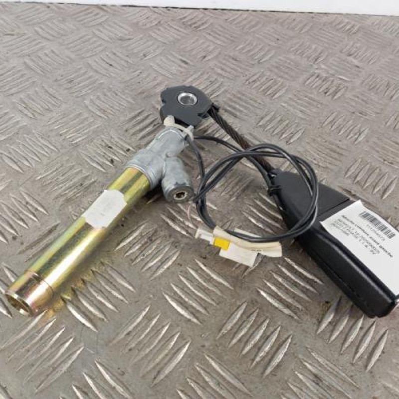 Attache ceinture avant gauche RENAULT CLIO 2