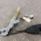 Attache ceinture avant gauche RENAULT CLIO 2