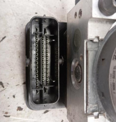 Bloc ABS (freins anti-blocage) PEUGEOT 2008 1 Photo n°3