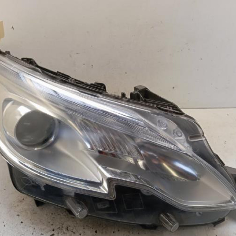 Optique avant principal droit (feux)(phare) PEUGEOT 2008 1