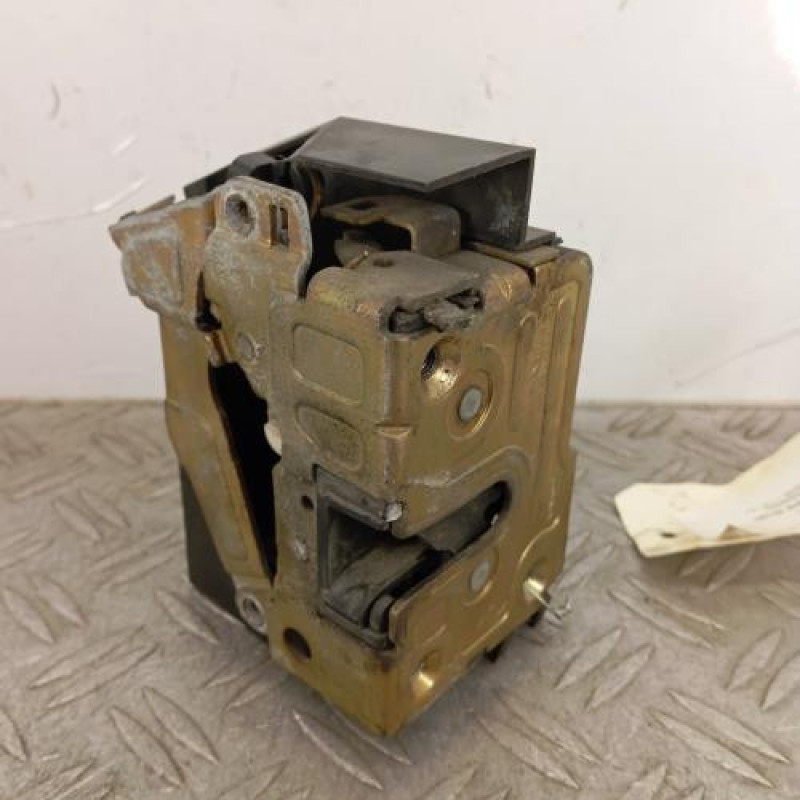 Serrure arriere droit RENAULT MEGANE 1