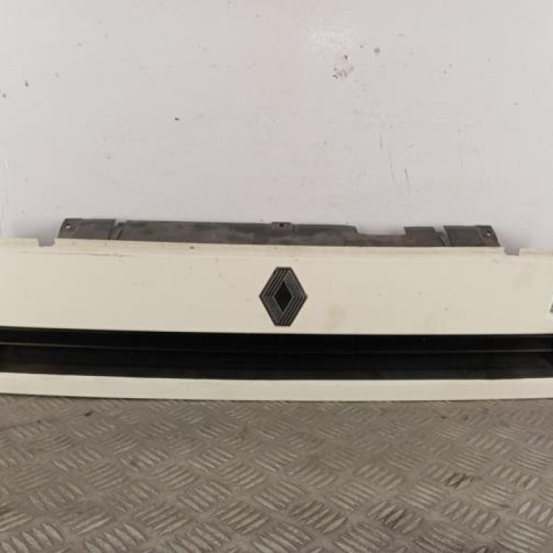 Calandre RENAULT R9